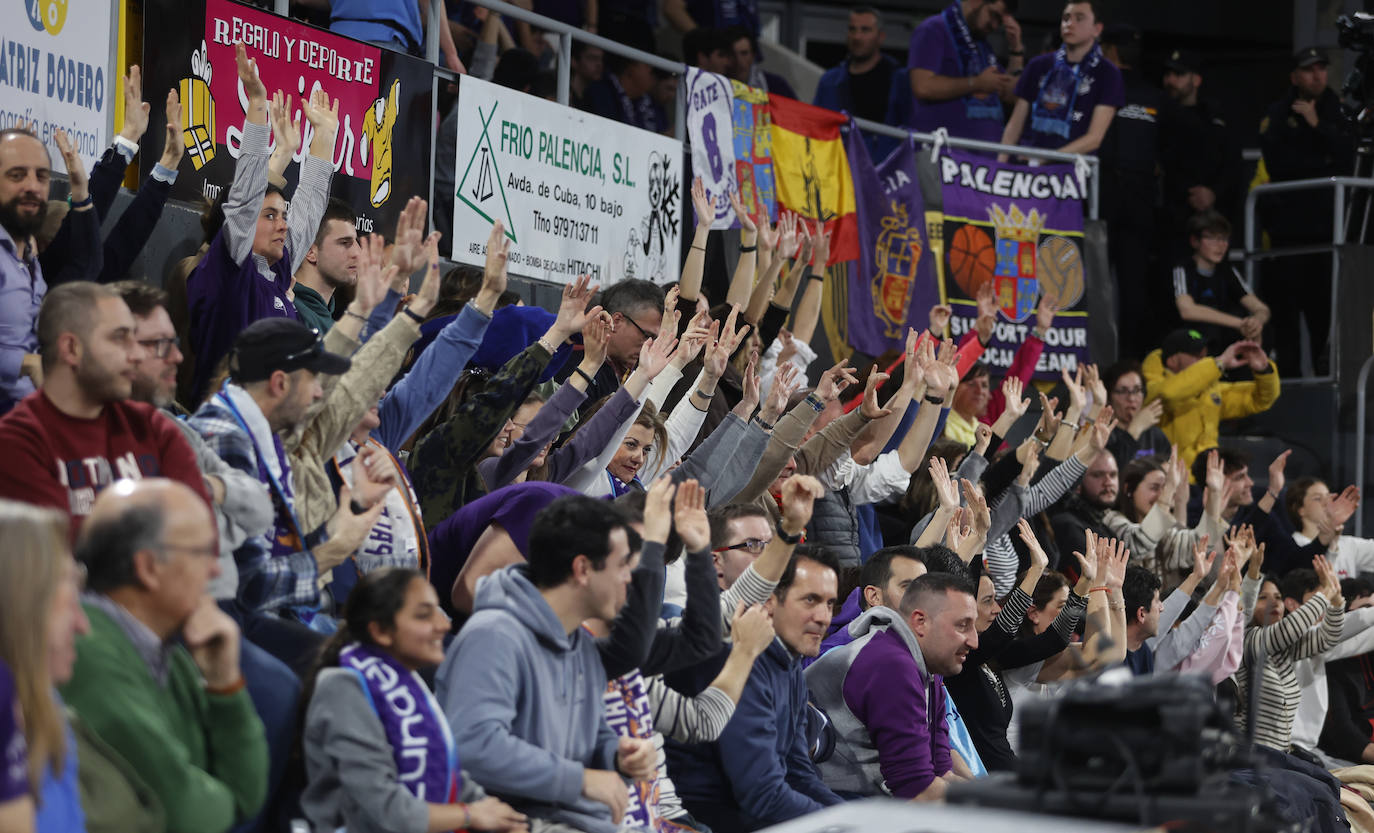 El público palentino llevó al Zunder Palencia hasta la victoria con su apoyo