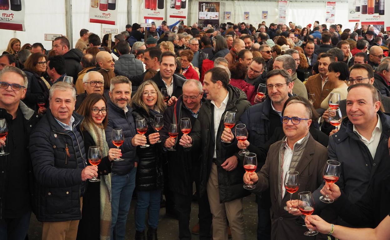 Personalidades y asistentes en la XIV Fiesta del Primer Vino de Mucientes