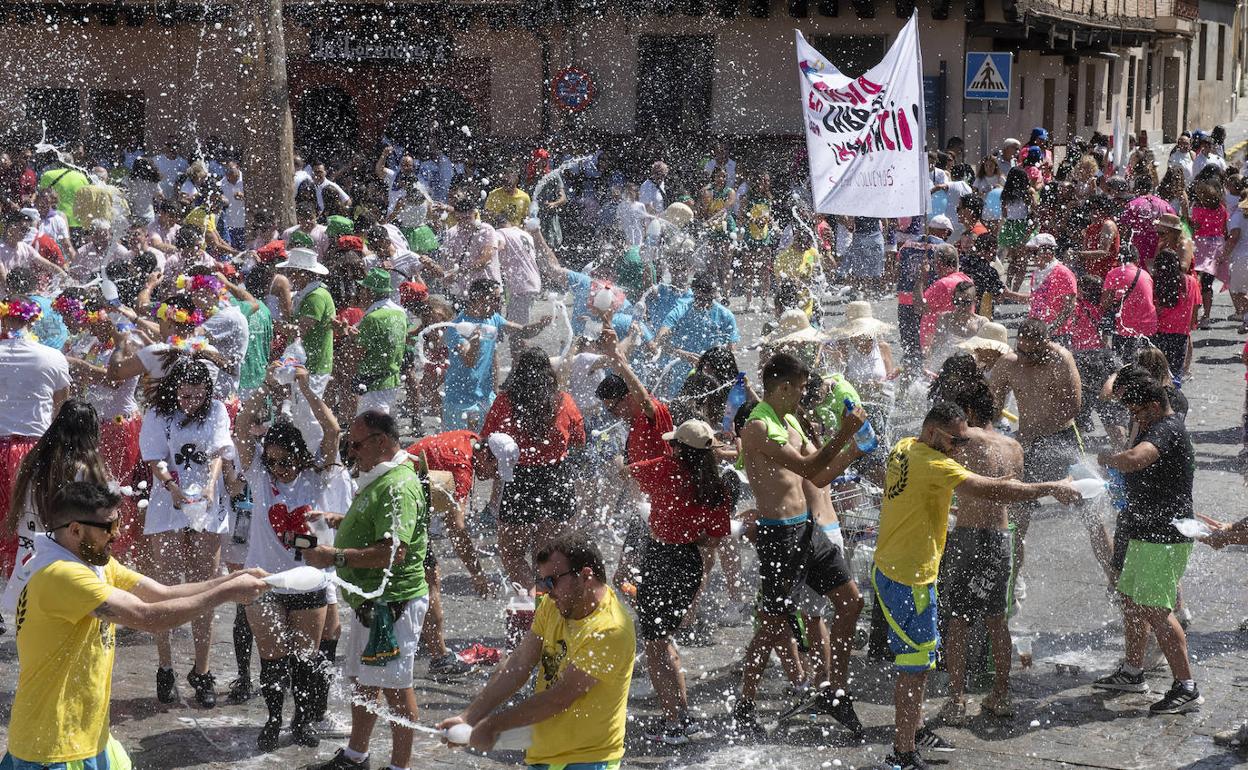 Las peñas celebran el comienzo de las fiestas, el pasado agosto. 