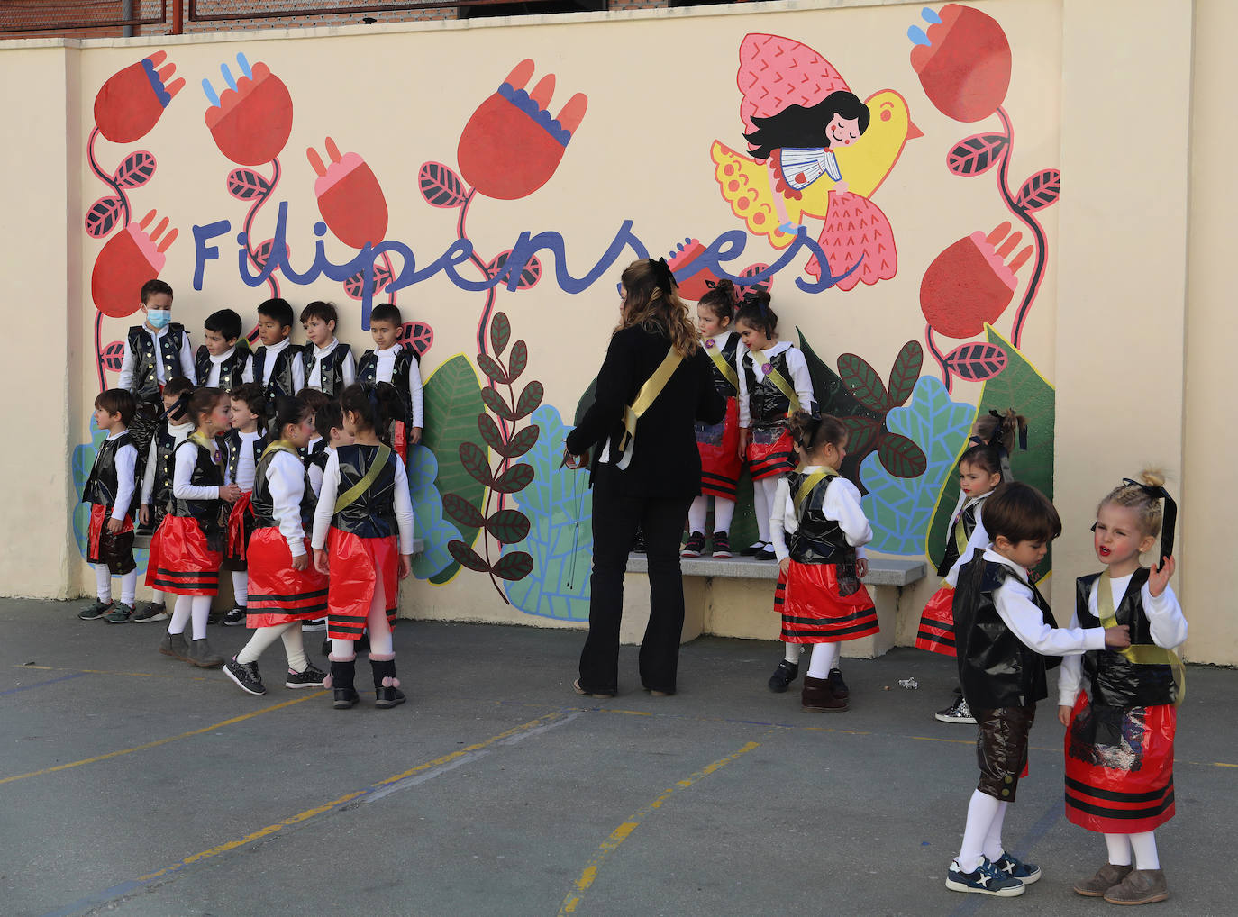 Fotos: El cambio climático en el colegio Jorge Manrique y el traje palentino, en Filipenses