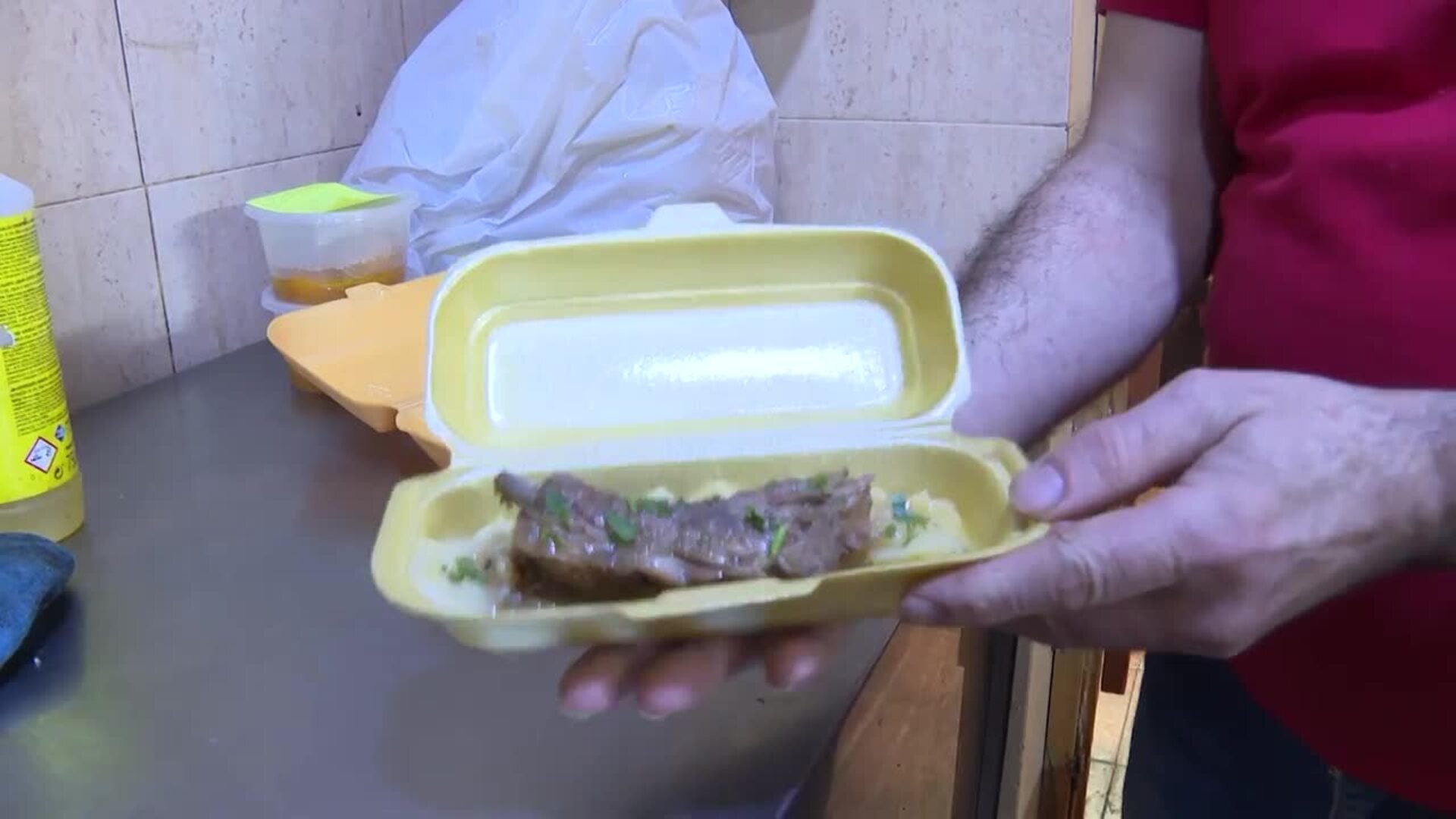 Un bar de Parla ofrece menús de comida por 3,5 euros