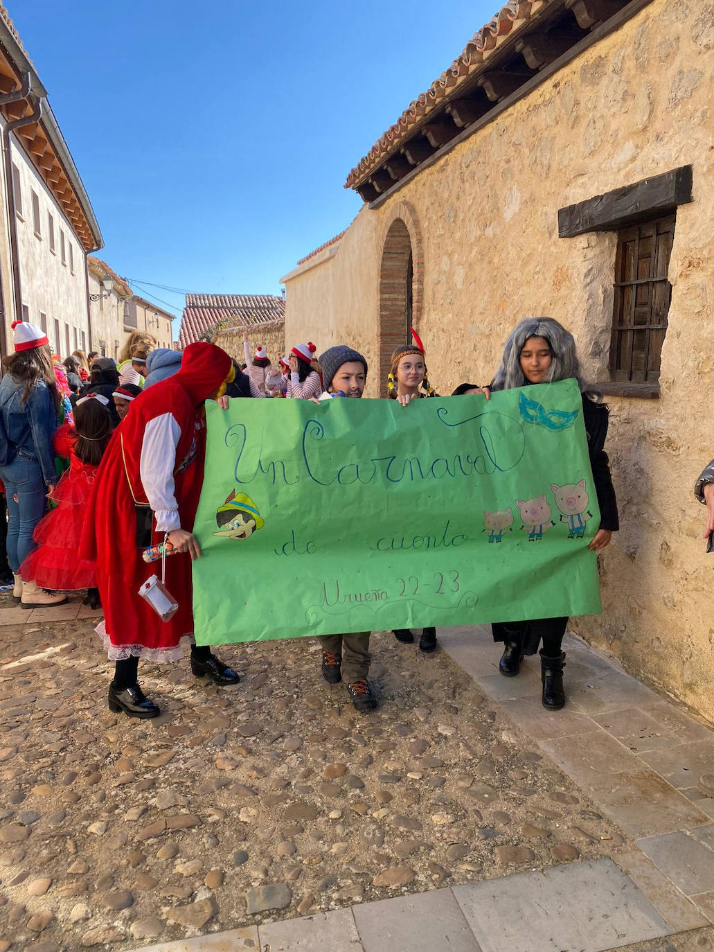 Los niños de Urueña con sus disfraces de carnaval.