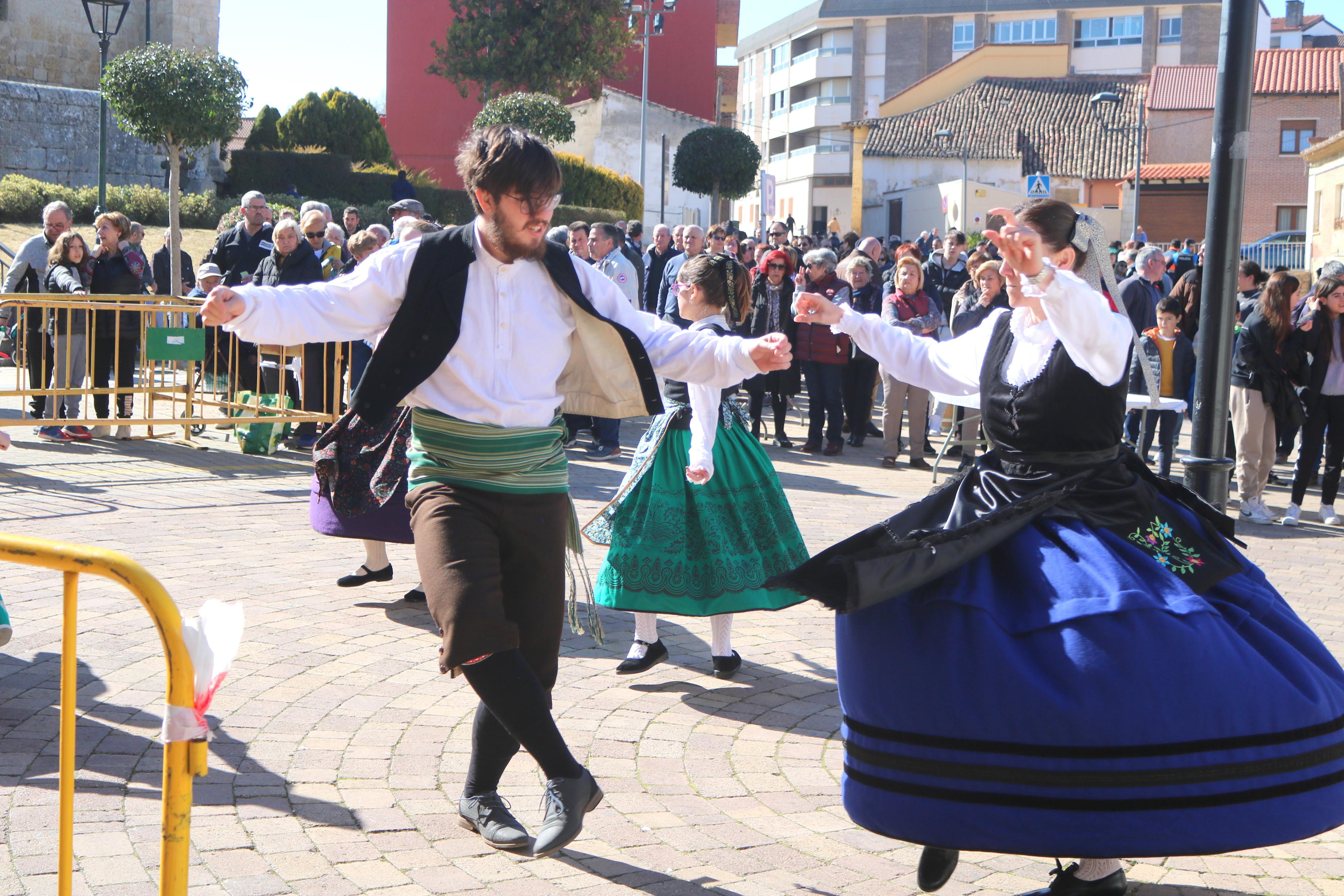 Villamuriel de Cerrato vivió una jornada festiva con música, danzas y gastronomía