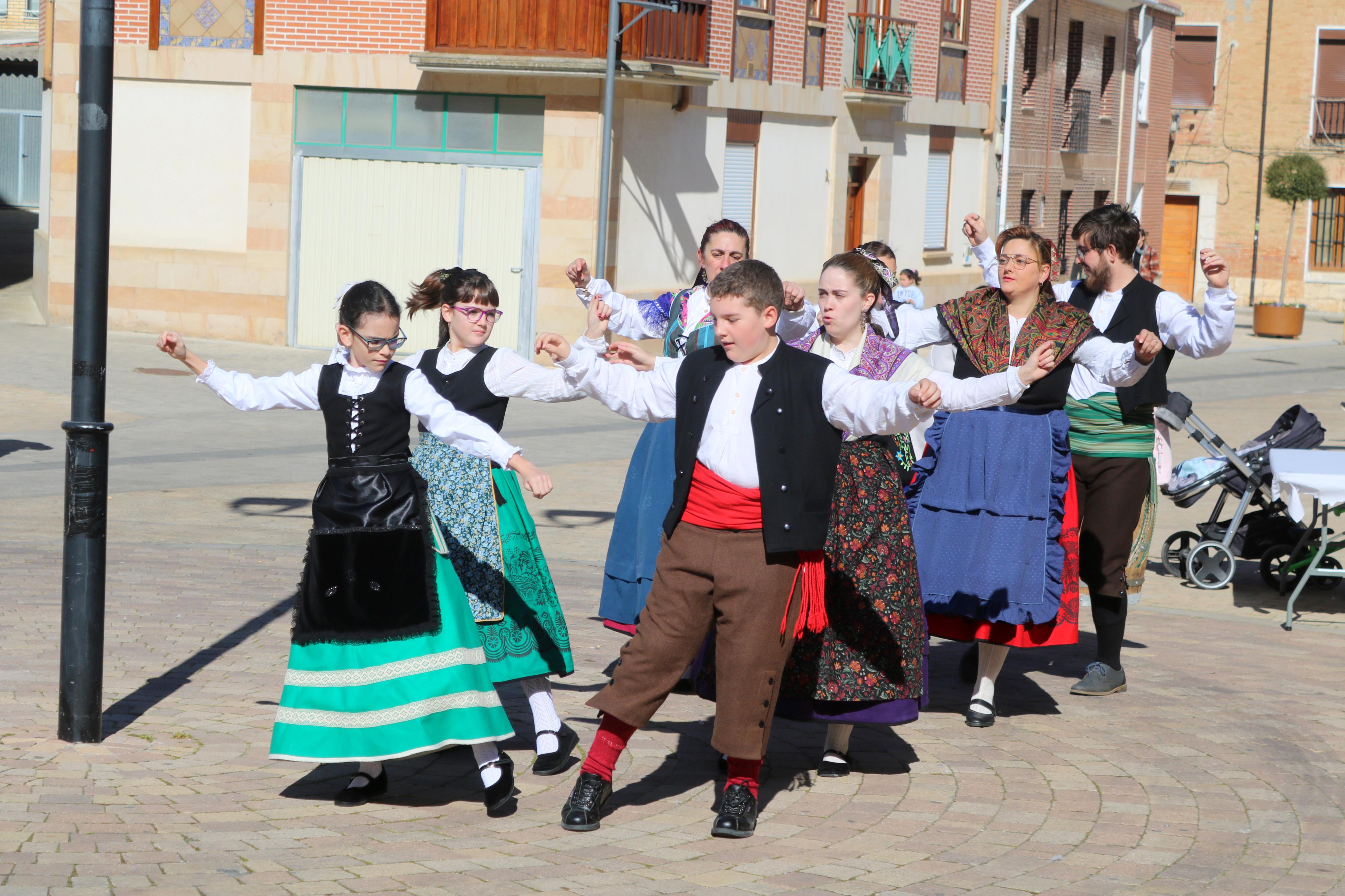 Villamuriel de Cerrato vivió una jornada festiva con música, danzas y gastronomía