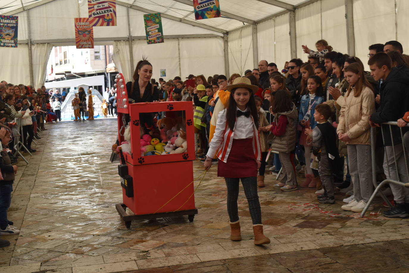 Fotos: Las mascotas se disfrazan en el Carnaval de la Galleta