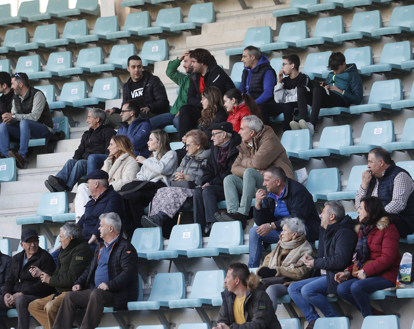 Fotos: Búscate en las gradas de La Balastera en el Palencia Cristo-Torrelavega