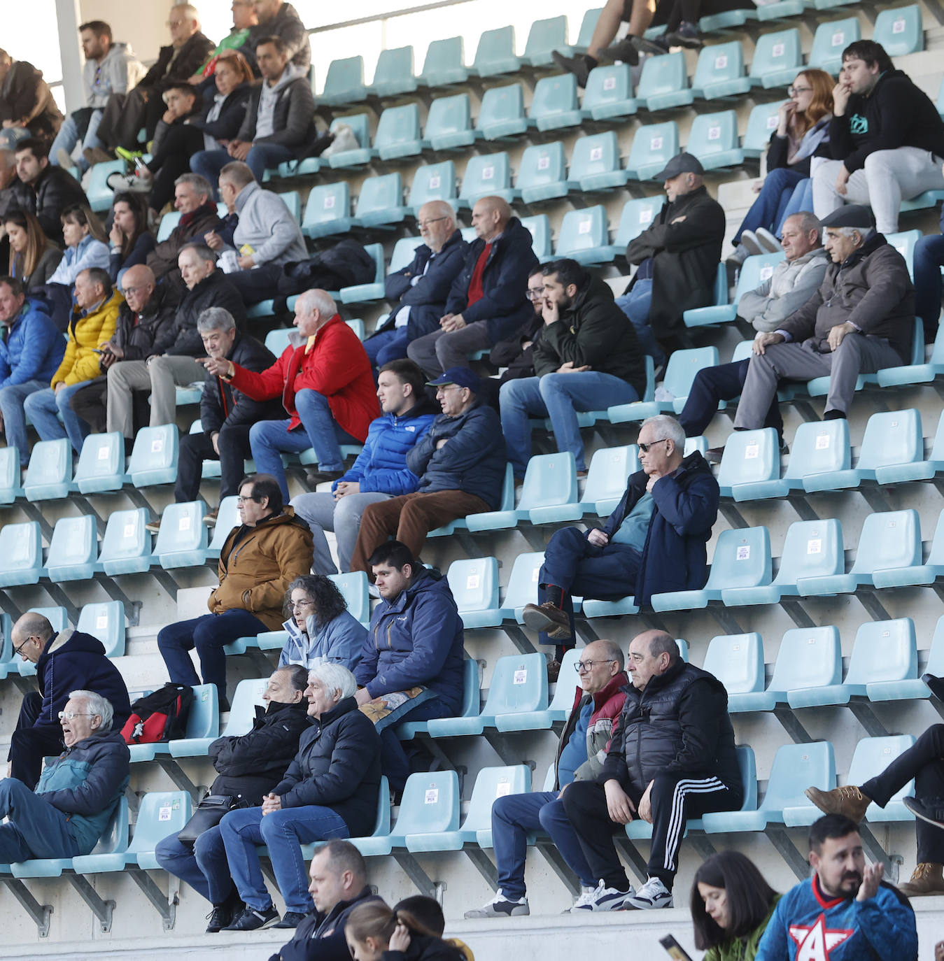 Fotos: Búscate en las gradas de La Balastera en el Palencia Cristo-Torrelavega