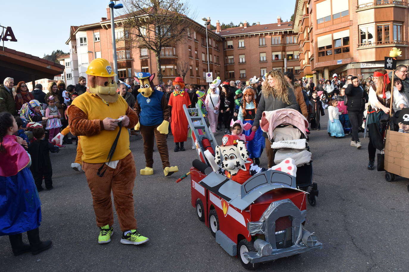 Fotos: Los niños, protagonistas del carnaval de Aguilar este domingo