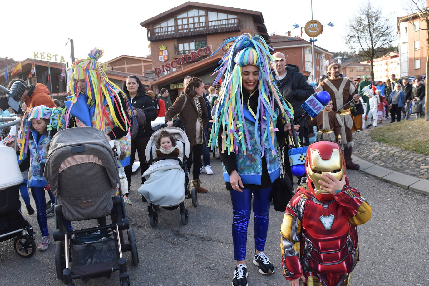 Fotos: Los niños, protagonistas del carnaval de Aguilar este domingo