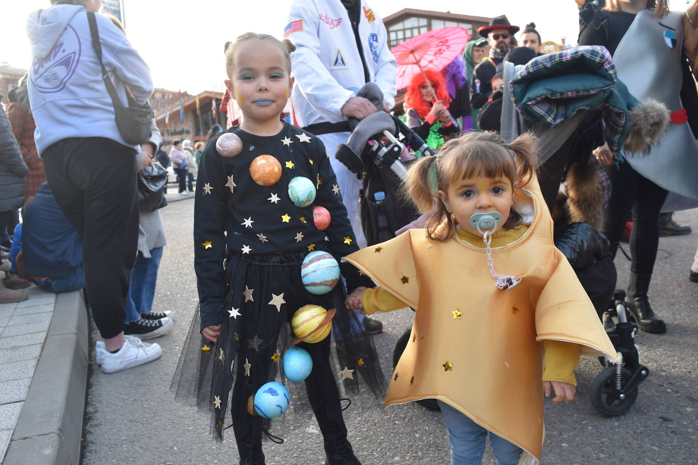 Fotos: Los niños, protagonistas del carnaval de Aguilar este domingo