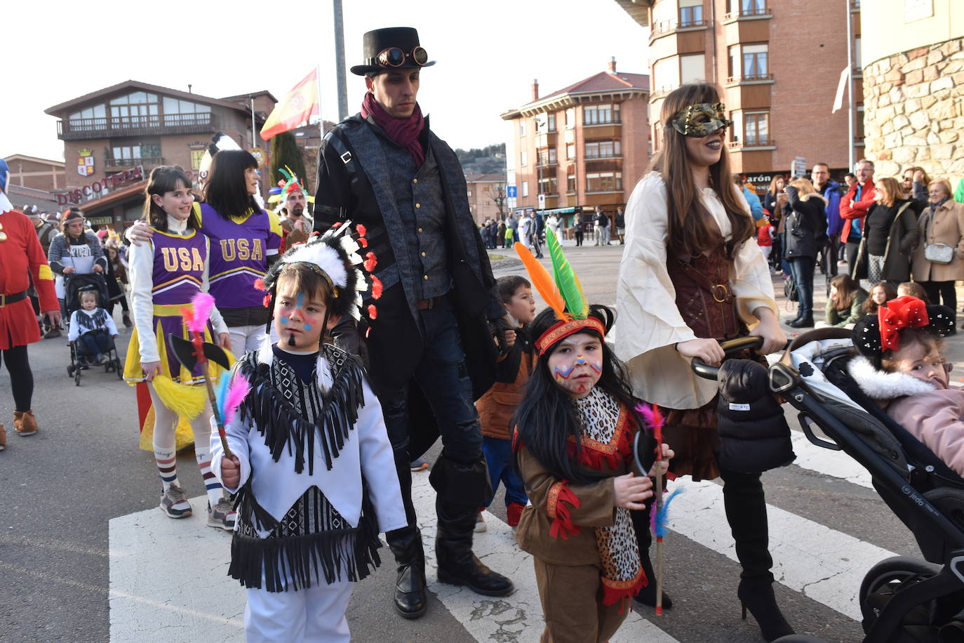 Fotos: Los niños, protagonistas del carnaval de Aguilar este domingo