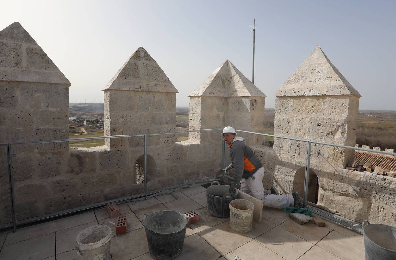 Fotos: El castillo de Monzón se prepara para abrir al turismo