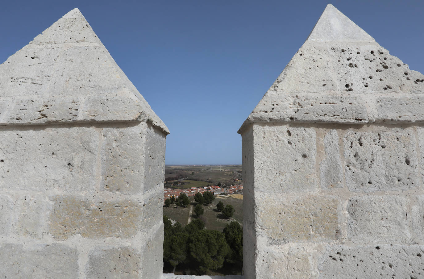 Fotos: El castillo de Monzón se prepara para abrir al turismo