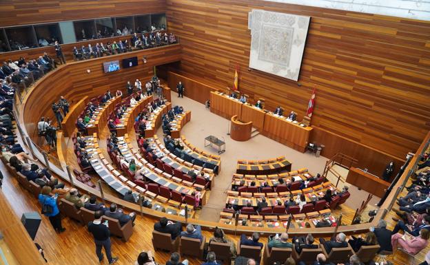 El Estatuto de Castilla y León celebra su aniversario más frágil