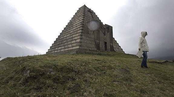 Cultura incoa el primer expediente para proteger un monumento franquista