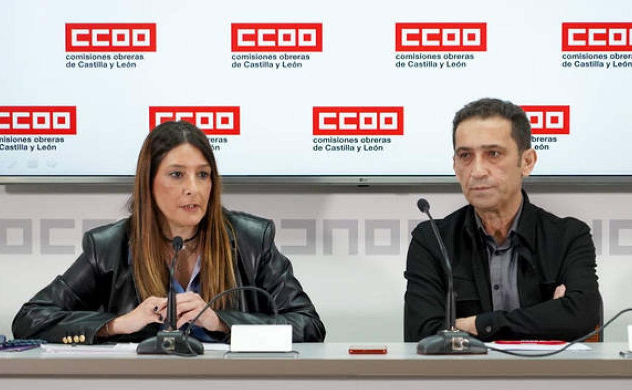 El secretario general de CCOO Castilla y León, Vicente Andrés, y la secretaria de Mujeres, Igualdad y Políticas Sociales, Yolanda Martín, esta mañana en rueda de prensa.