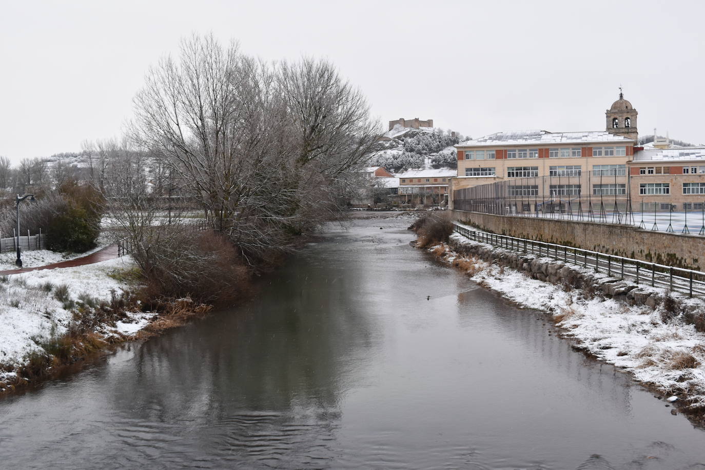 Aguilar y el resto de la provincia palentina ha amanecido con una capa blanca