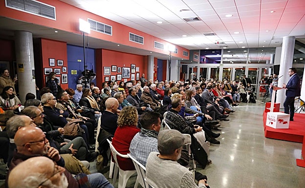 Aspecto general de la sala durante el acto de presentación. 