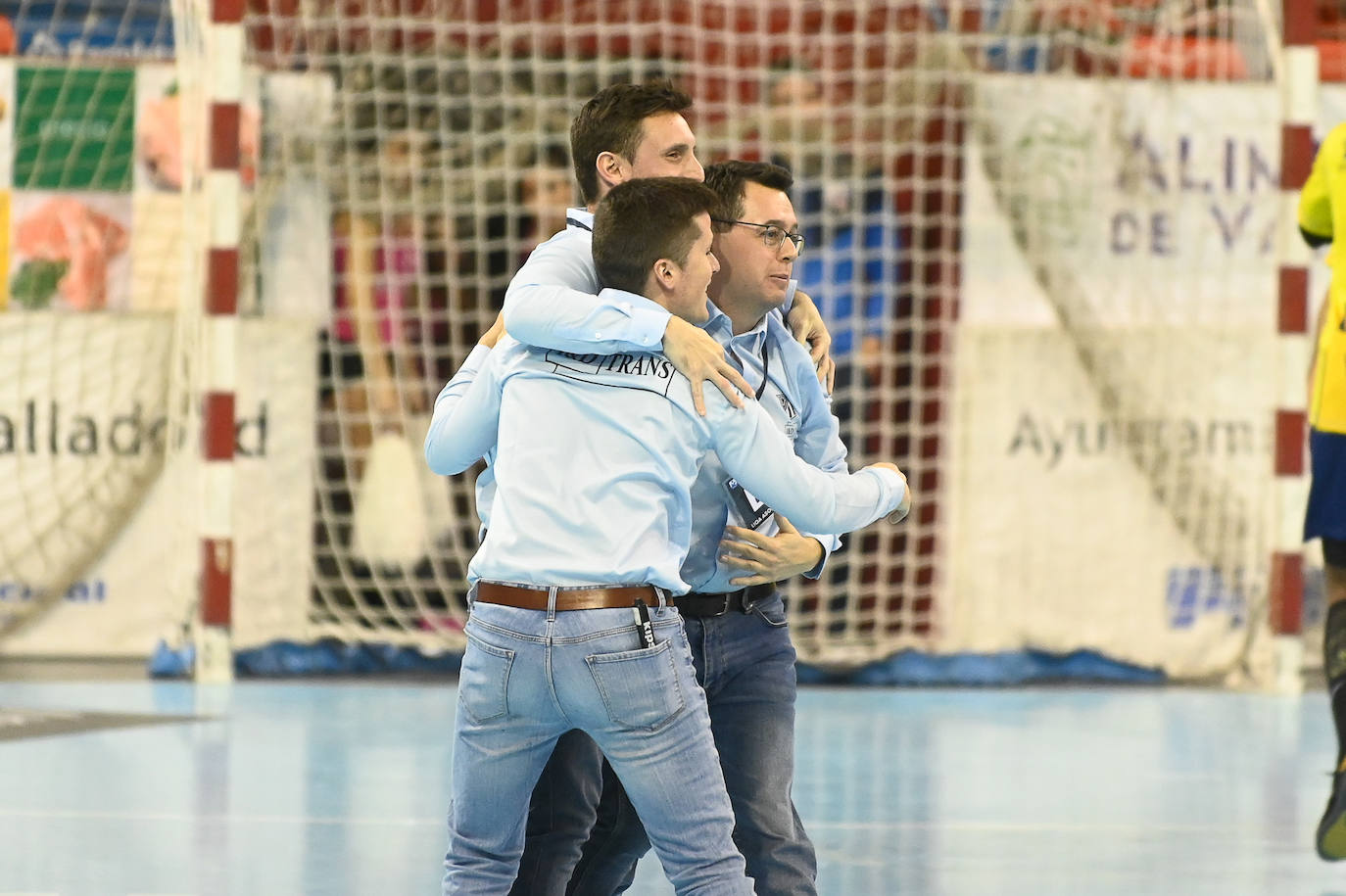 Fotos: El Bidasoa impone su potencial frente al Recoletas