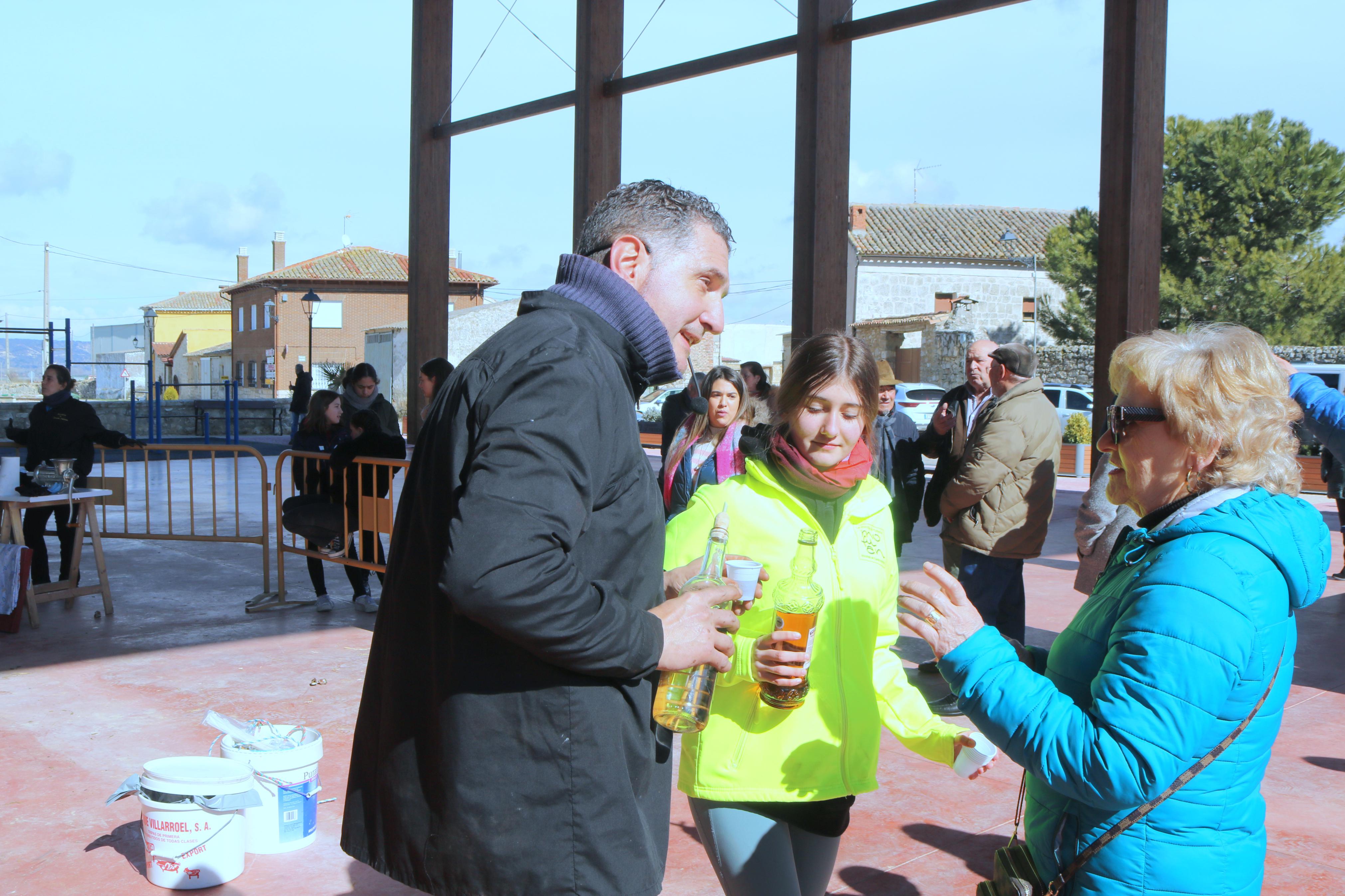 Herrera de Valdecañas celebra una animada Fiesta de la Matanza