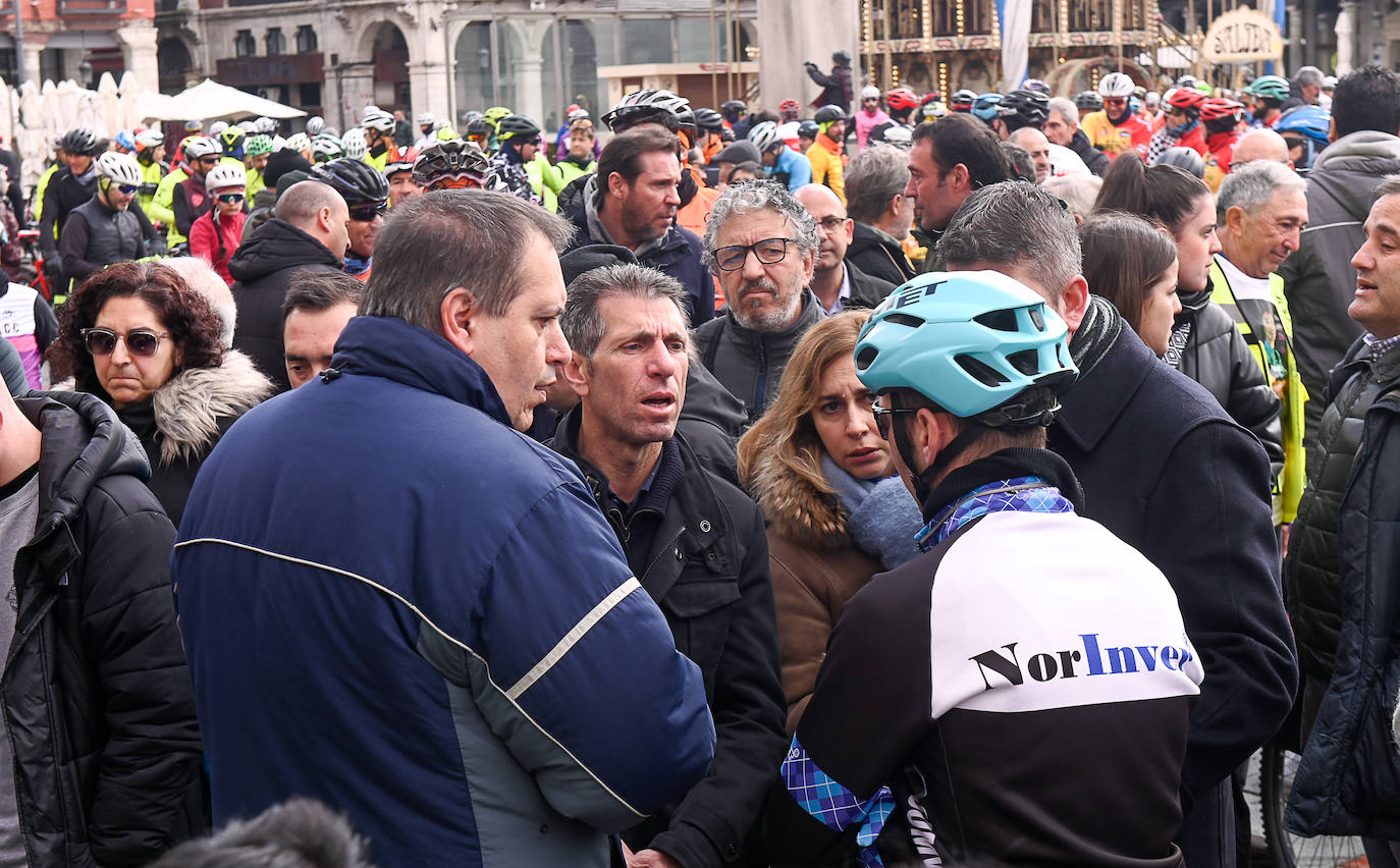 Fotos: Concentración de homenaje a Estela Domínguez, la ciclista que murió atropellada en Salamanca