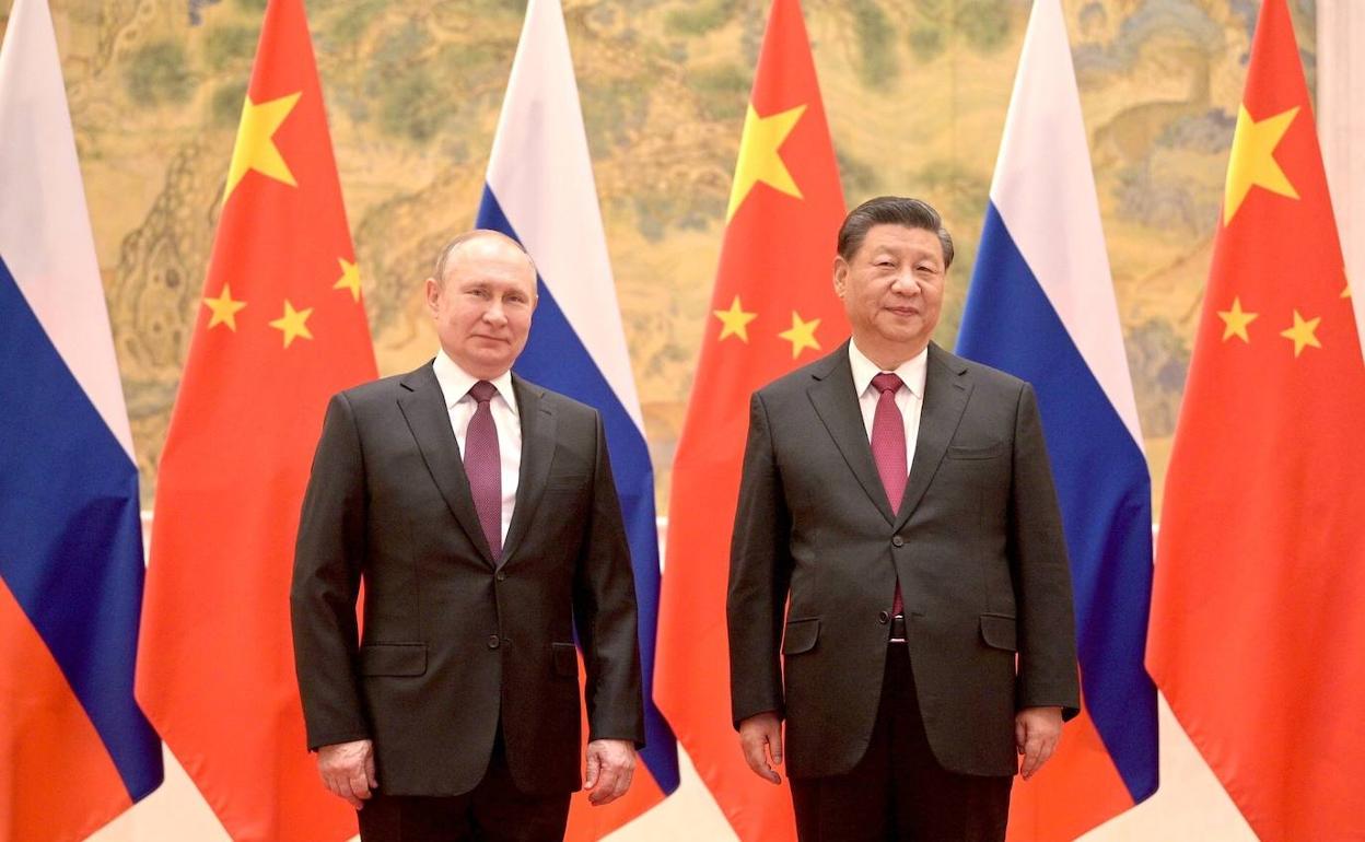 Vladímir Putin y Xi Jinping durante la reunión que celebraron en Pekín en febrero de 2022.