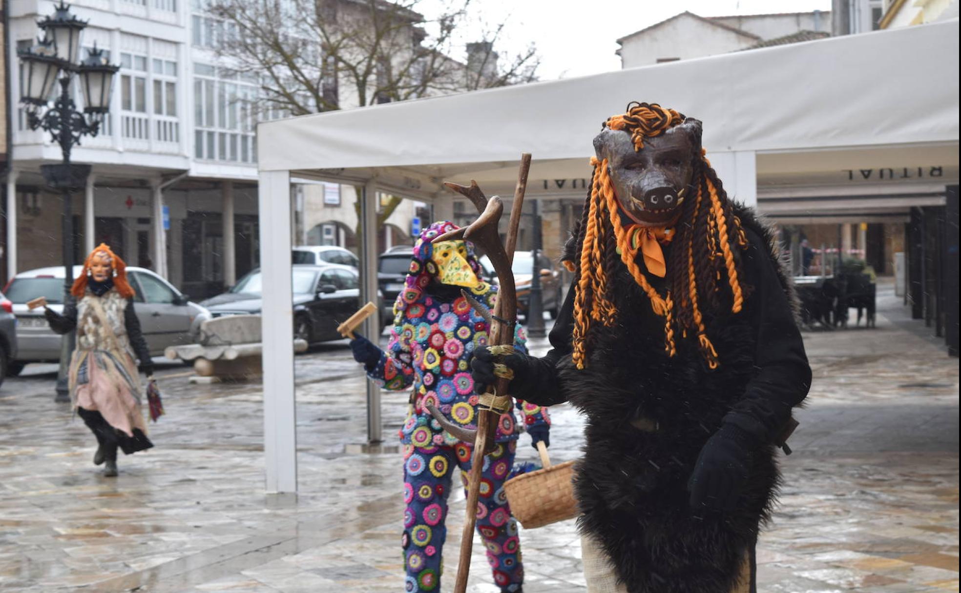 Mascaritos y zamarrones en Aguilar, este domingo. 