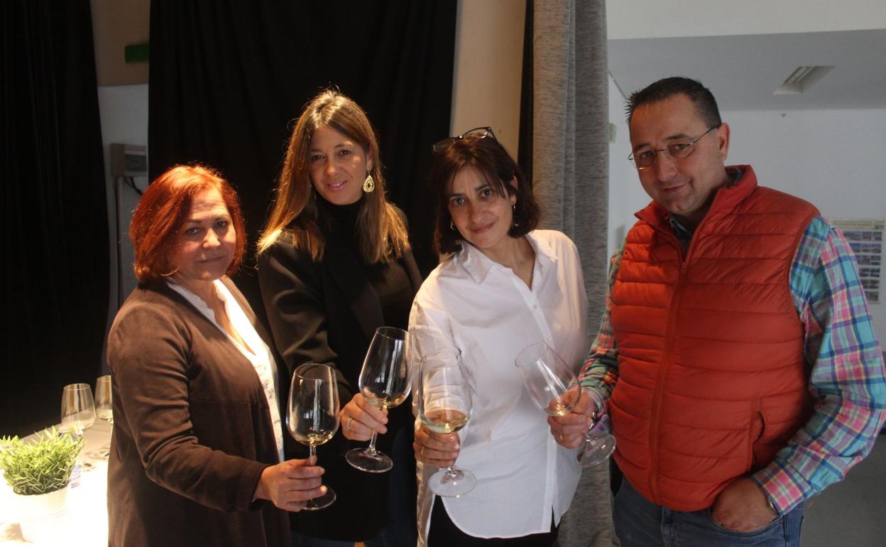 Miriam Ferrero (Bodegas Ángel Lorenzo Cachazo), Ángela Lorenzo (Bodegas Félix Lorenzo Cachazo), Almudena Muñoz (Bodegas Rueda Pérez) y Luis Francisco López (Bodegas Pindal)