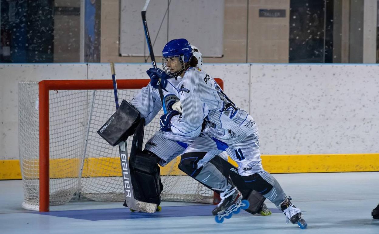 El Munia Panteras defiende en el partido frente a Tucans.