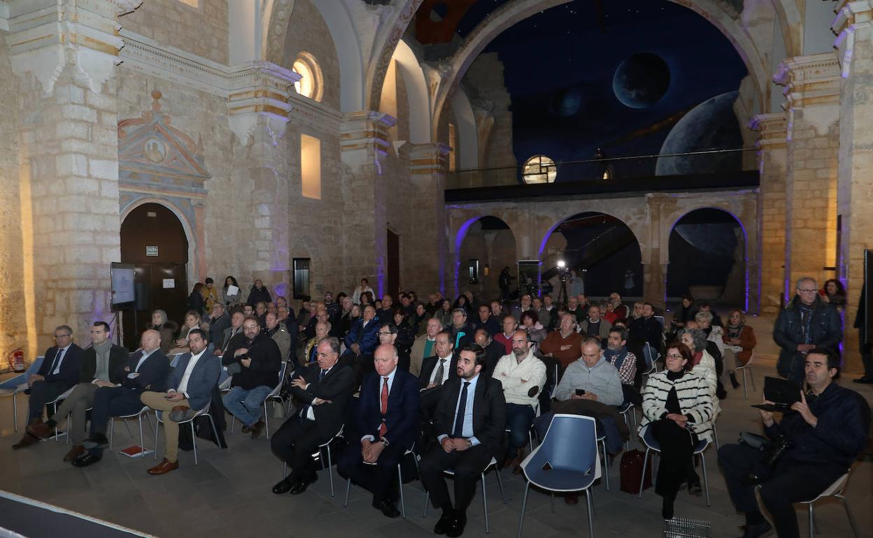 Reunión del consejero de Economía y Hacienda con los alcaldes de Tierra de Campos en Becerril. 