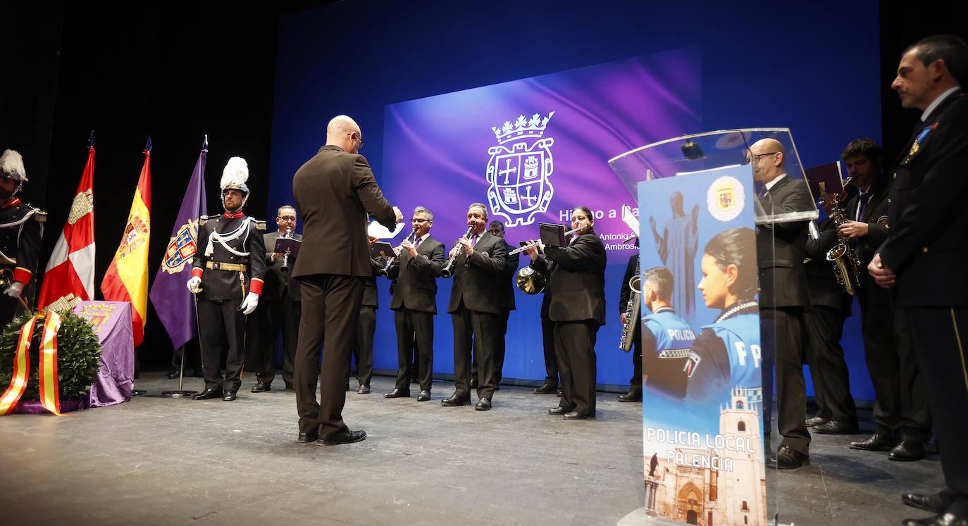 Fotos: La Policía Local de Palencia festeja a su patrón
