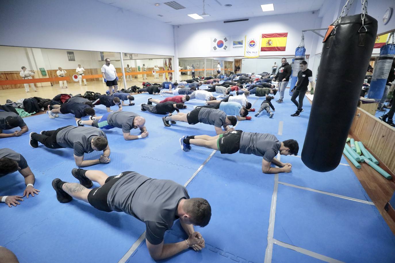 Fotos: Los jugadores de El Salvador comparten entrenamiento con los púgiles del Fight Club Valladolid y el Pucela Boxing