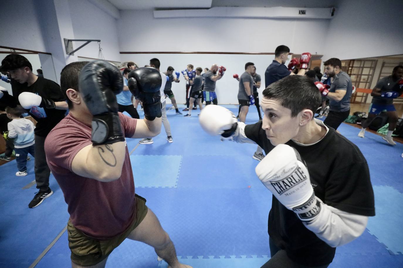 Fotos: Los jugadores de El Salvador comparten entrenamiento con los púgiles del Fight Club Valladolid y el Pucela Boxing