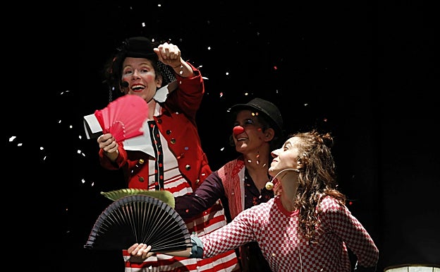 Actuación de Solrisas: Alicia Sanz, Patricia Mantecón y Olga Martínez. 