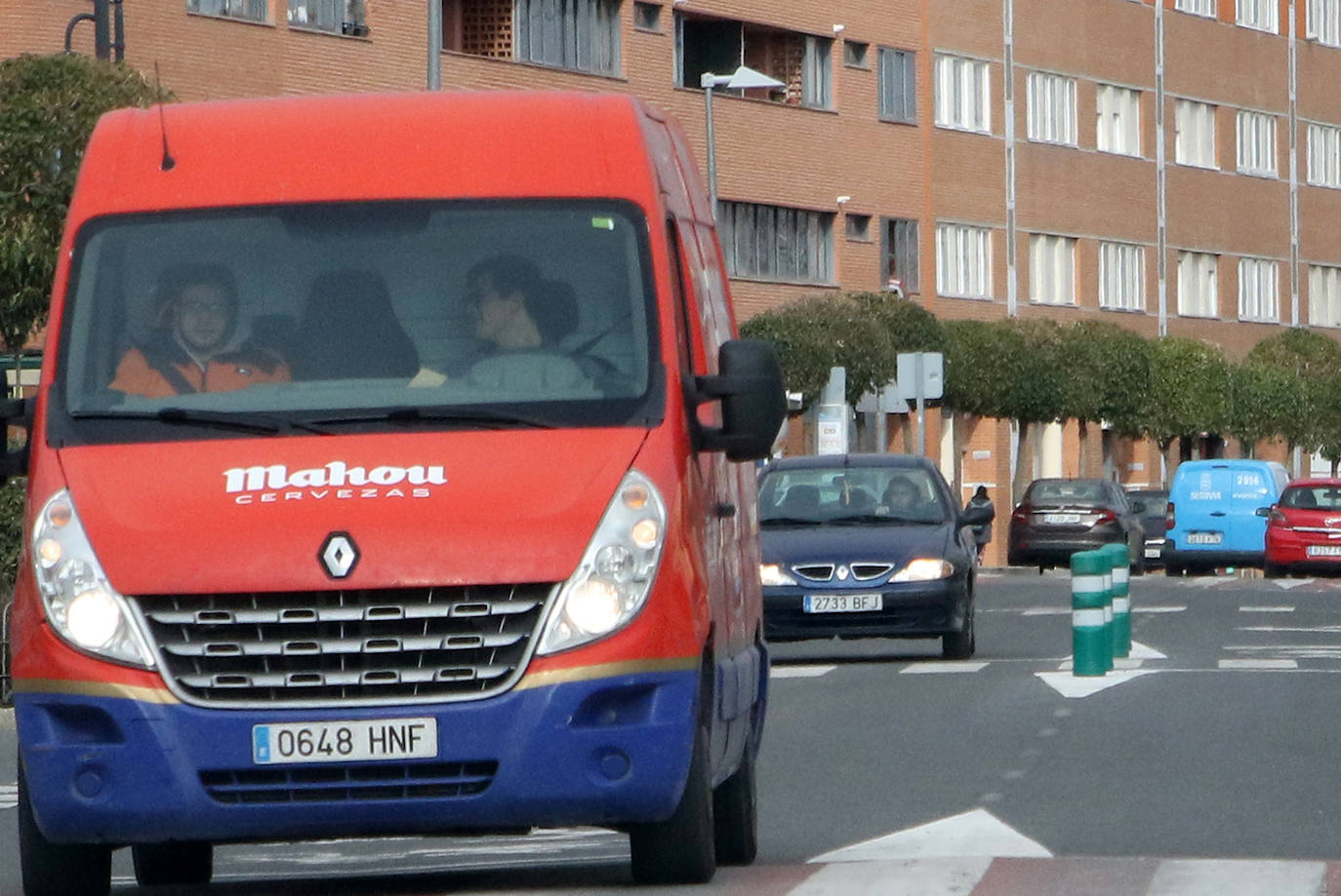 Bolardos en el carril bici de Nueva Segovia. 