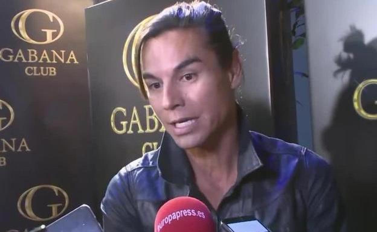 Julio José Iglesias: «Supe que mis padres se habían separado cuando vi a otro hombre en casa»