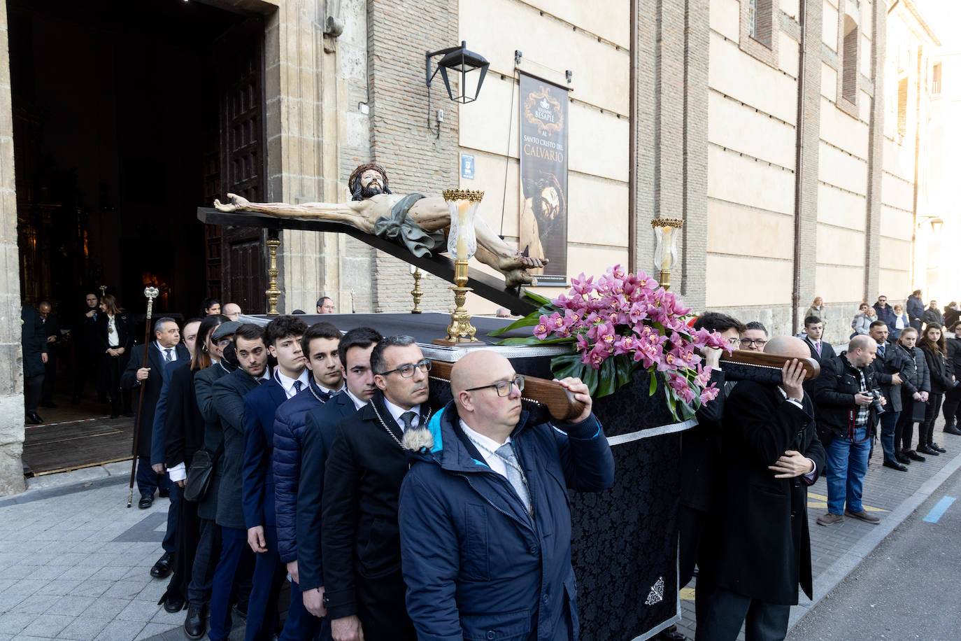 Fotos: Via Crucis Procesional en Valladolid de la cofradía de la Sagrada Pasión de Cristo