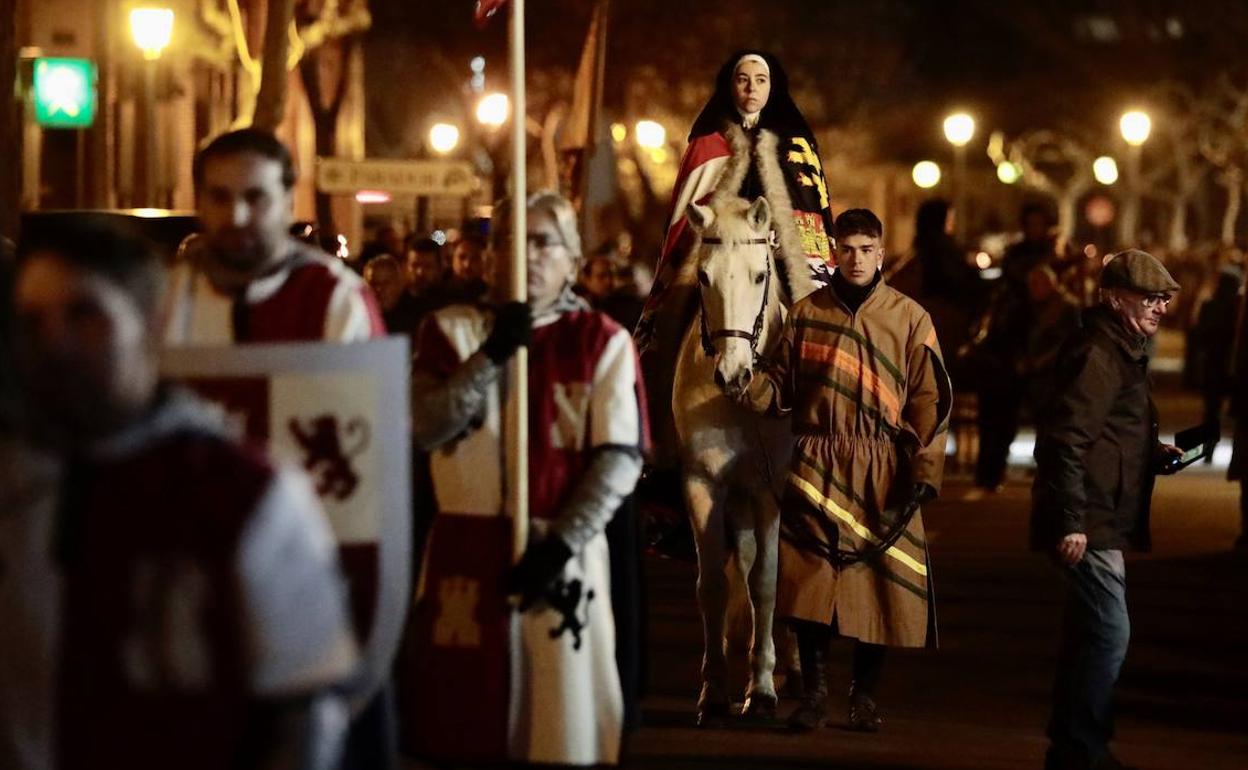 Recreación de la llegada de la reina Juana a Tordesillas, este sábado.