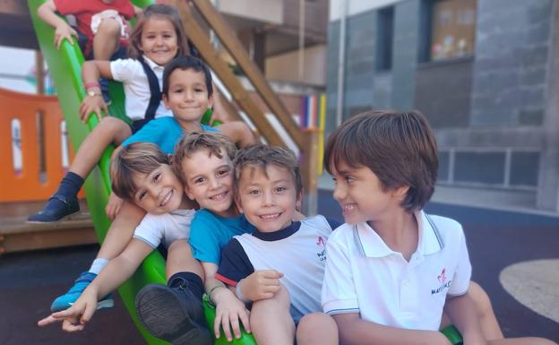 Alumnos jugando en el cole Marista La Inmaculada. 