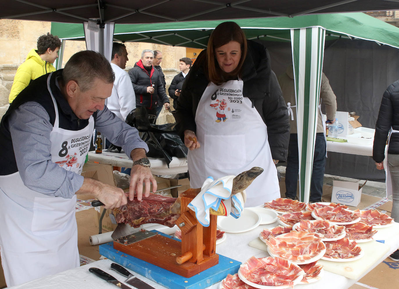 Degustación gastronómica del cerdo en San Lorenzo. 