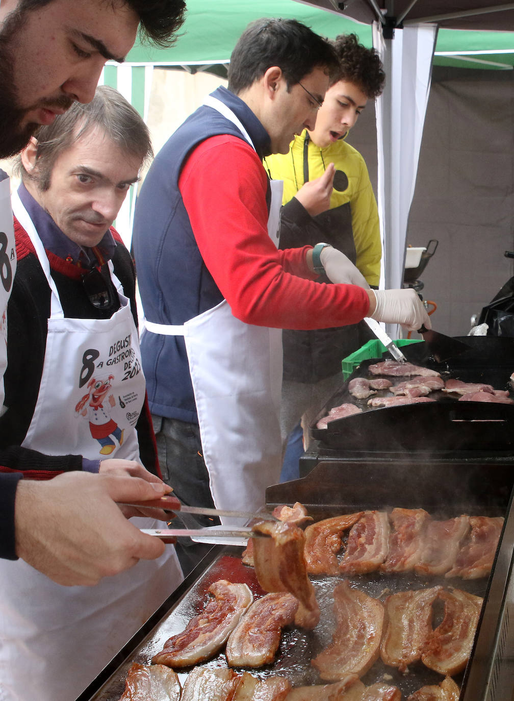 Degustación gastronómica del cerdo en San Lorenzo. 