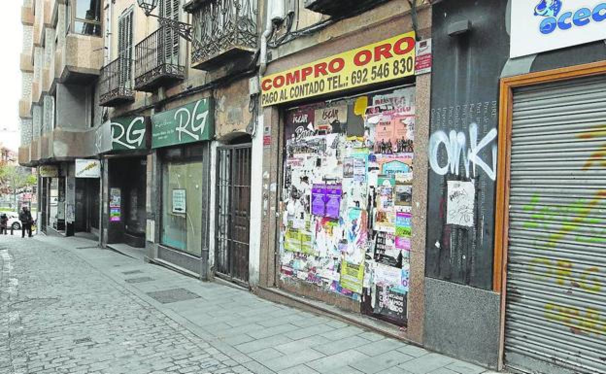 Locales comerciales cerrados en una céntrica calle de la capital segoviana. 