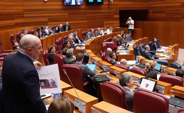 Igea, durante su debate con el dirigente de Vox.