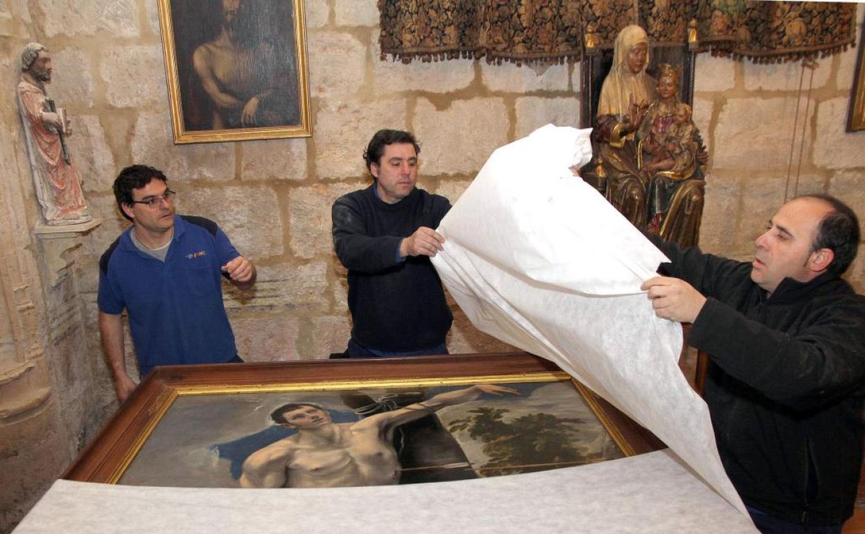 Embalaje de la obra, en un anterior traslado en la Catedral de Palencia. 