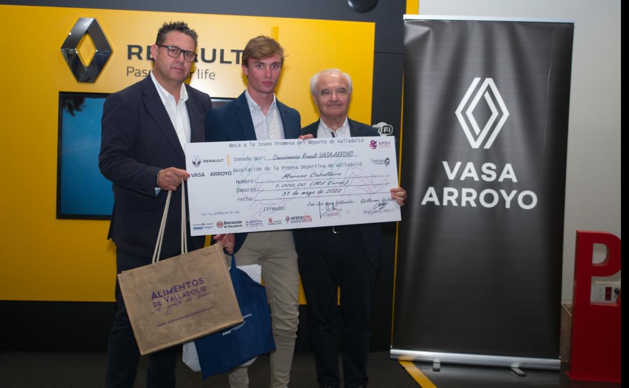 Marcos Caballero, escoltado por Guillermo Velasco y José Luis López Valdivieso, fue el ganador en 2022. 