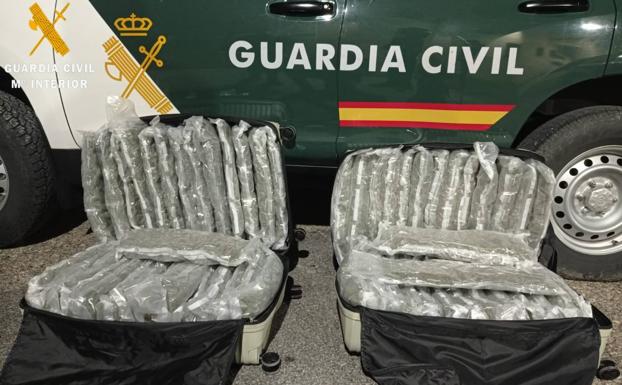 Viajaba en autobús con dos maletas con más de 34 kilos de marihuana