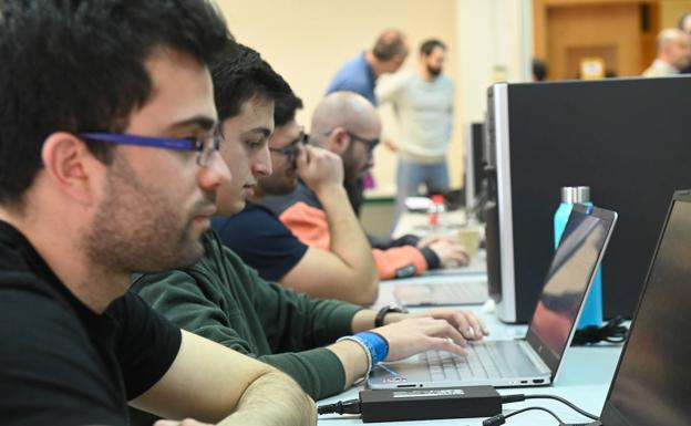 Alumnos de Ingeniería Informática de la UVa participantes en el ejercicio de la OTAN 