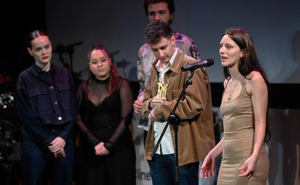 Aitana Ahrens y Miguel Guindos, directores de 'Cleo vendrá esta noche', reciben el Roel de Oro.