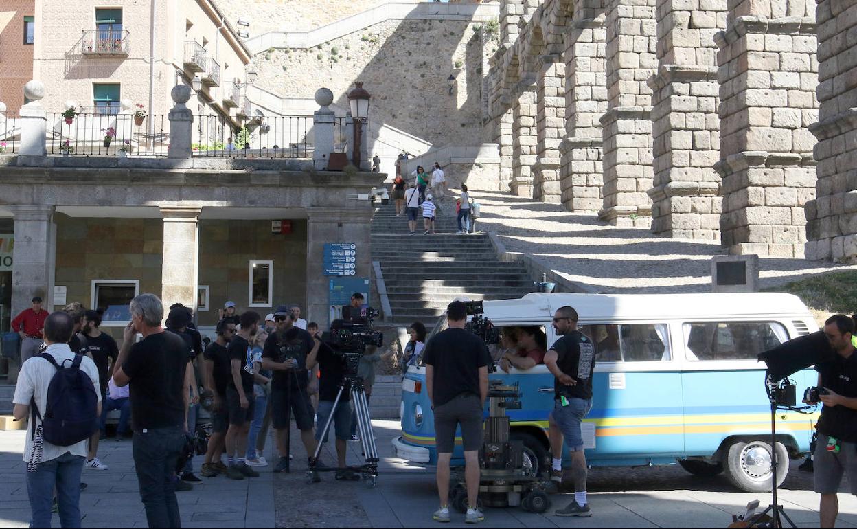 Rodaje de una película en la plaza del Azoguejo celebrado en mayo. 