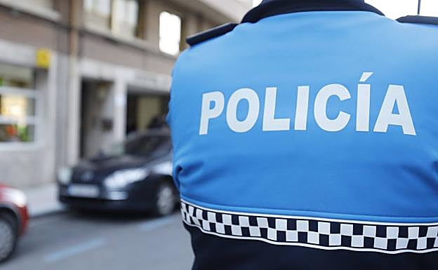 Identificados tres menores con un andamio que cogieron de la ladera del Cristo